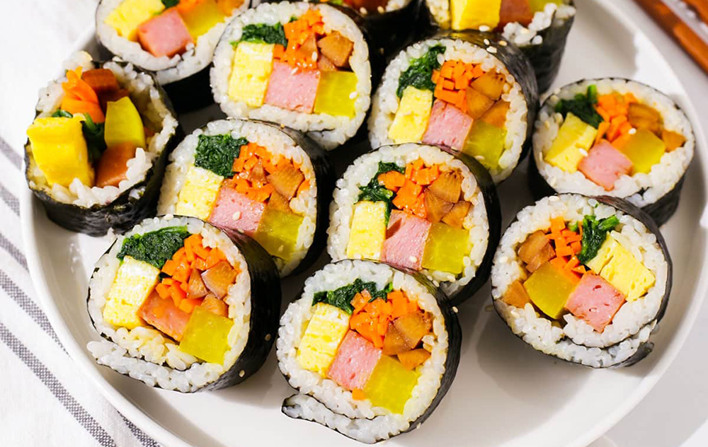5 Món ăn vặt từ thanh cua siêu ngon dễ làm cho quán 8 Kimbap Là Gì? Thịt Xông Khói Nguyên Liệu Không Thể Thiếu Cho Kimbap | Nguyên Hà chuyên cung cấp xúc xích, pate, Jambon, thịt xông khói, thực phẩm nhập khẩu, thực phẩm